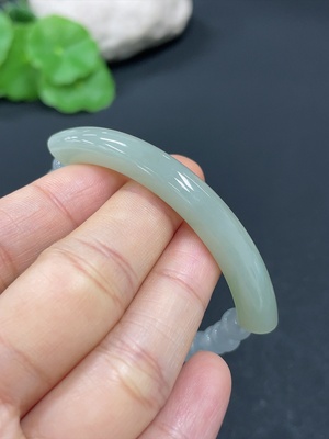H41870664 和田玉手牌      货品总重约13.6g     配链非和田玉