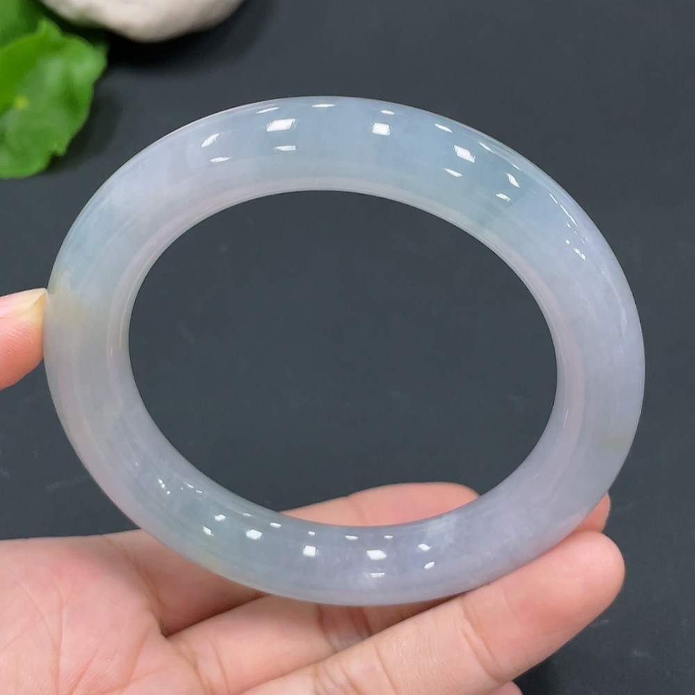 F23602497 Jadeite Round Bangle Size 56.7 Total Weight 69.273g