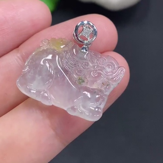 F30451005 jade pendant with 18K gold clasp, total weight approx. 3.2g (set with diamonds)