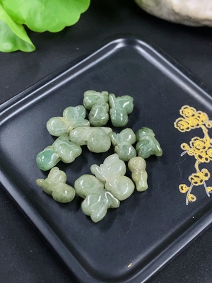 F46599167 翡翠挂件 货品总重约11.87g 一手走