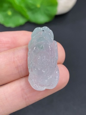 F42967724 翡翠莲花挂件 货品总重量约5.5克