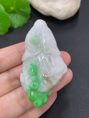 F42955374 翡翠白菜挂件 货品总重约39g
