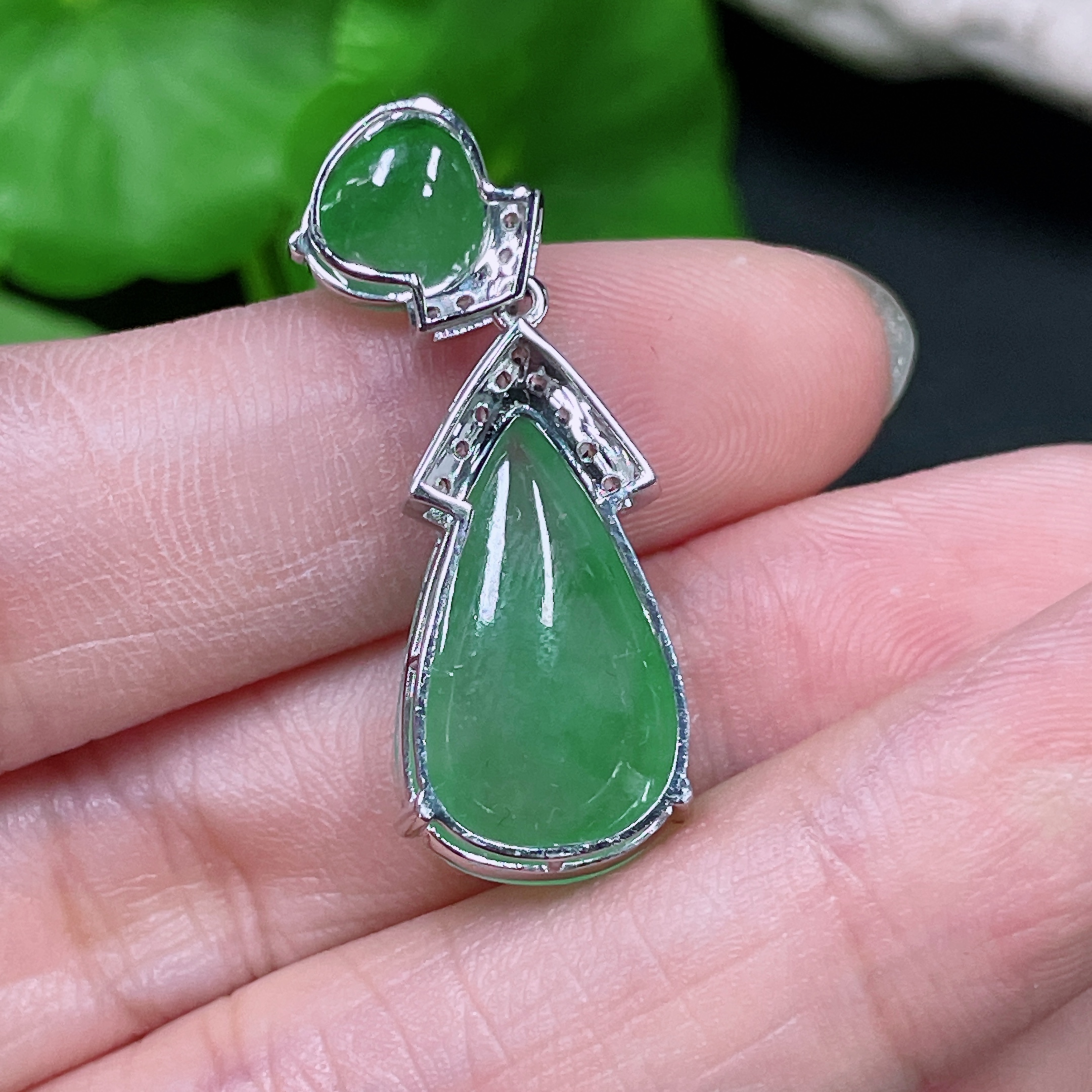 F33919056 Jadeite Teardrop Pendant in 18k Gold Setting, Total Weight Approx. 3.69g, Non-Diamond