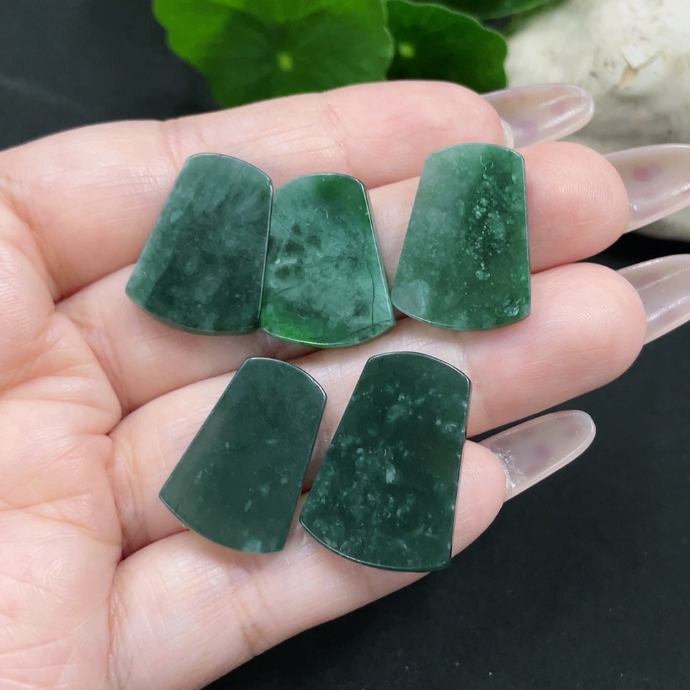 F35083300 Jadeite Plain Pendant Set Sell as a Lot