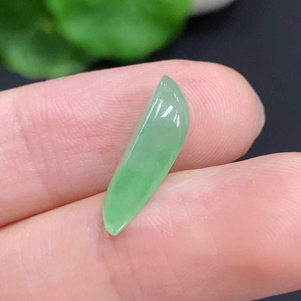 F30543604 Jadeite inlay, total weight approx. 0.6g