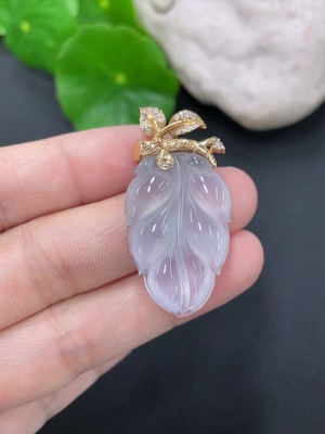 F41905600 翡翠挂件叶子 18k 配镶钻石 货品总约重6.57g