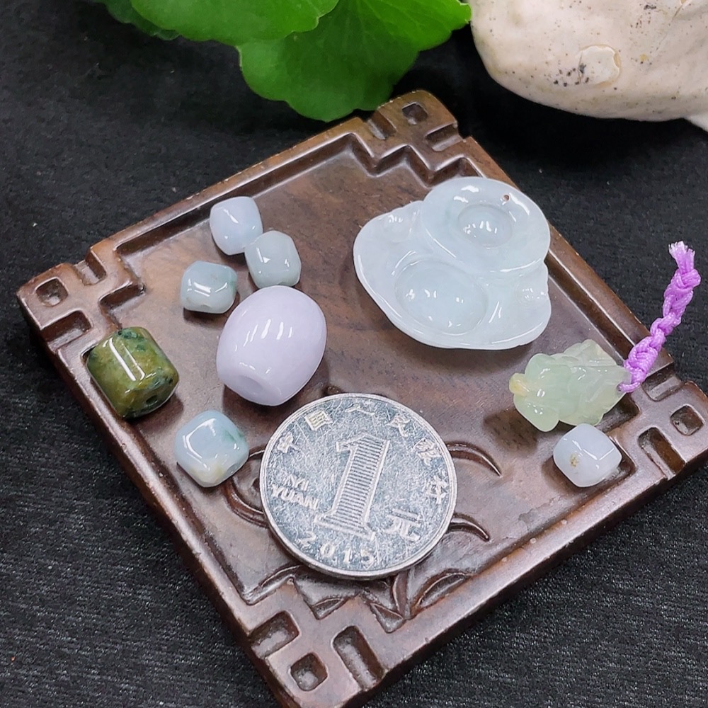 F32709849 Jadeite Pendants Sell as a Lot