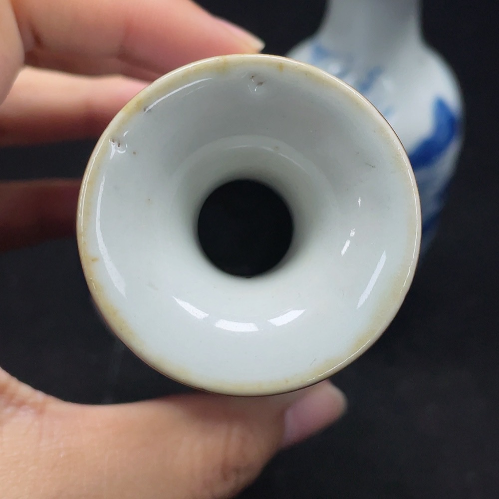 W32763289 Porcelain, Mint Condition, Late Qing Dynasty to Republic of China Blue-and-White Landscape Vase, Size as per Actual Item