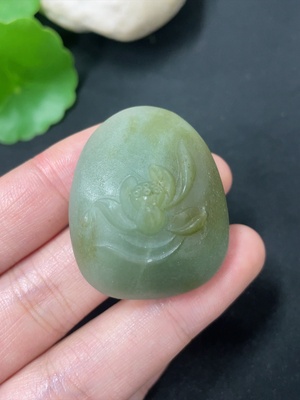 H41919198 和田玉挂件   莲花    货品总重约25g
