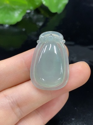 F27143498 Jadeite Blessing Shell Pendant