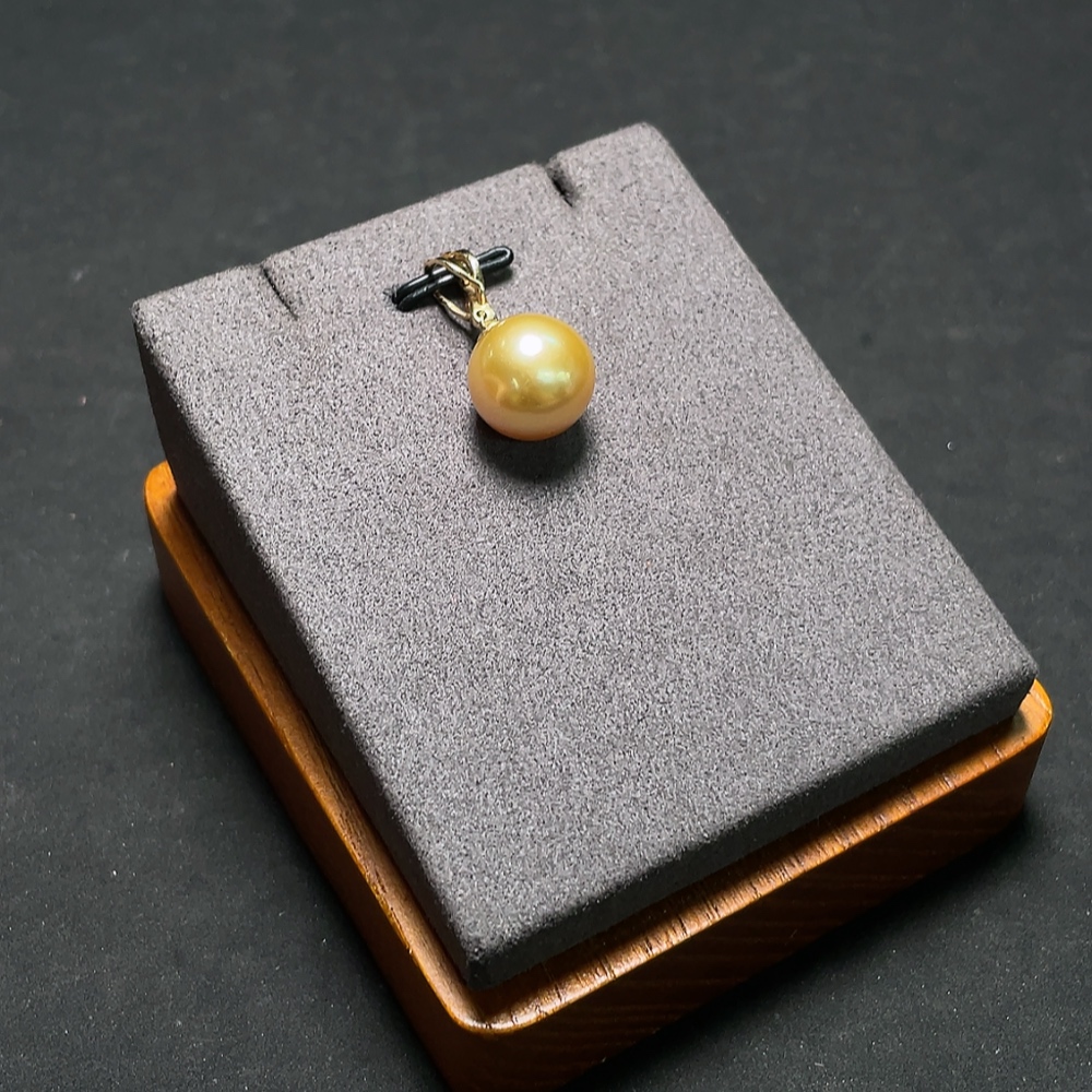 C34987906 Seawater Pearl Earrings Non-Diamond Color Origin Undetermined Containing 58% Gold Total Weight Approximately 3.32g