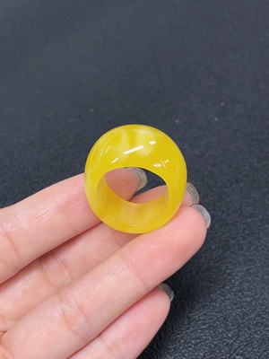 C42068958 琥珀蜜蜡戒指  18圈口  货品总重约3.95克