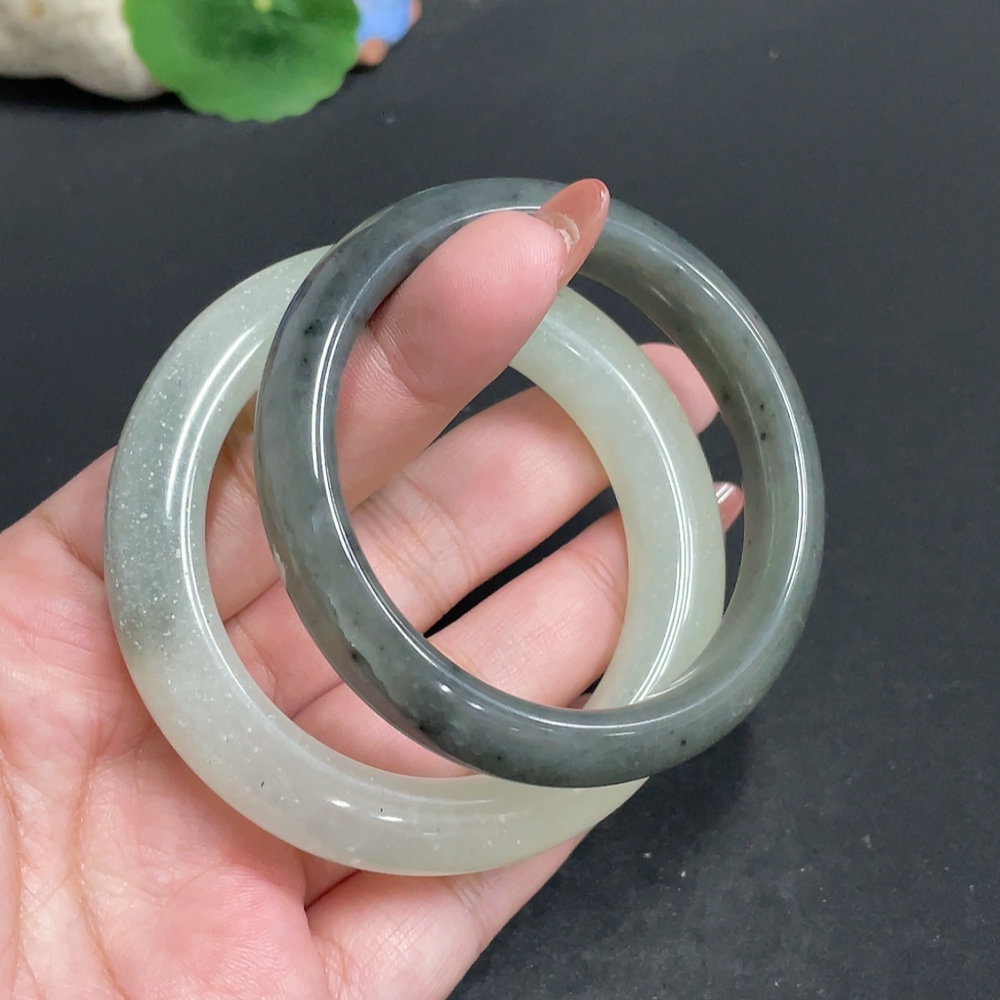 H34005933 Xiuyu (Serpentine Jade) Round Bracelet