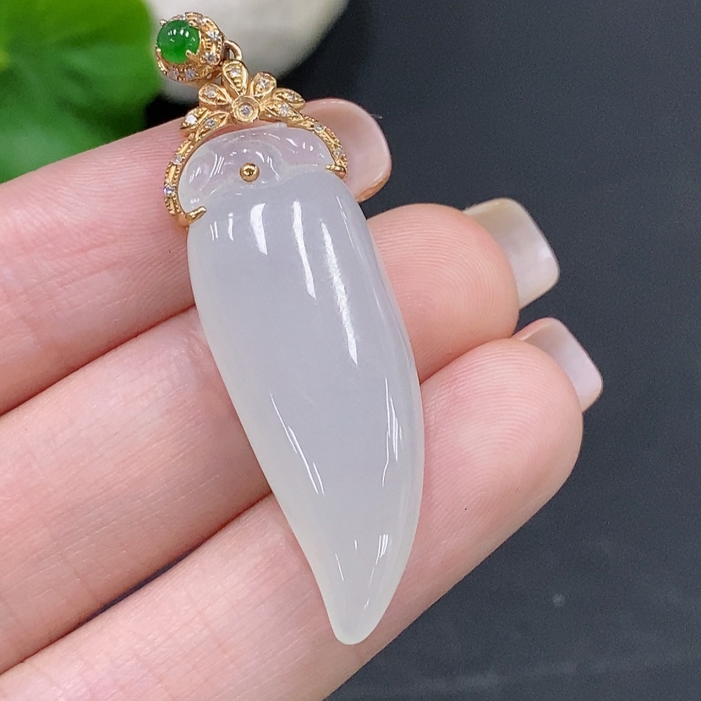 F27124028 Jadeite Fortune Melody Pendant with 18K Gold Clasp, Total Weight Approx. 8.3g, Accented with Diamonds