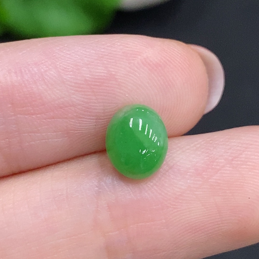 F34969171 Jadeite cabochon, total weight approximately 0.3g