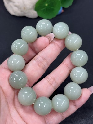 H46587165 和田玉手串 卡17.6mm左右 货品总重约112g