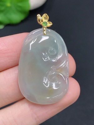 F31690197 Jadeite Ruyi Pendant