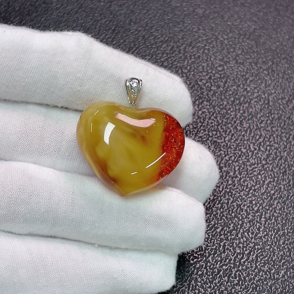C34006851 Amber Beeswax Pendant Non-Gold Total Weight Approx. 5.94g