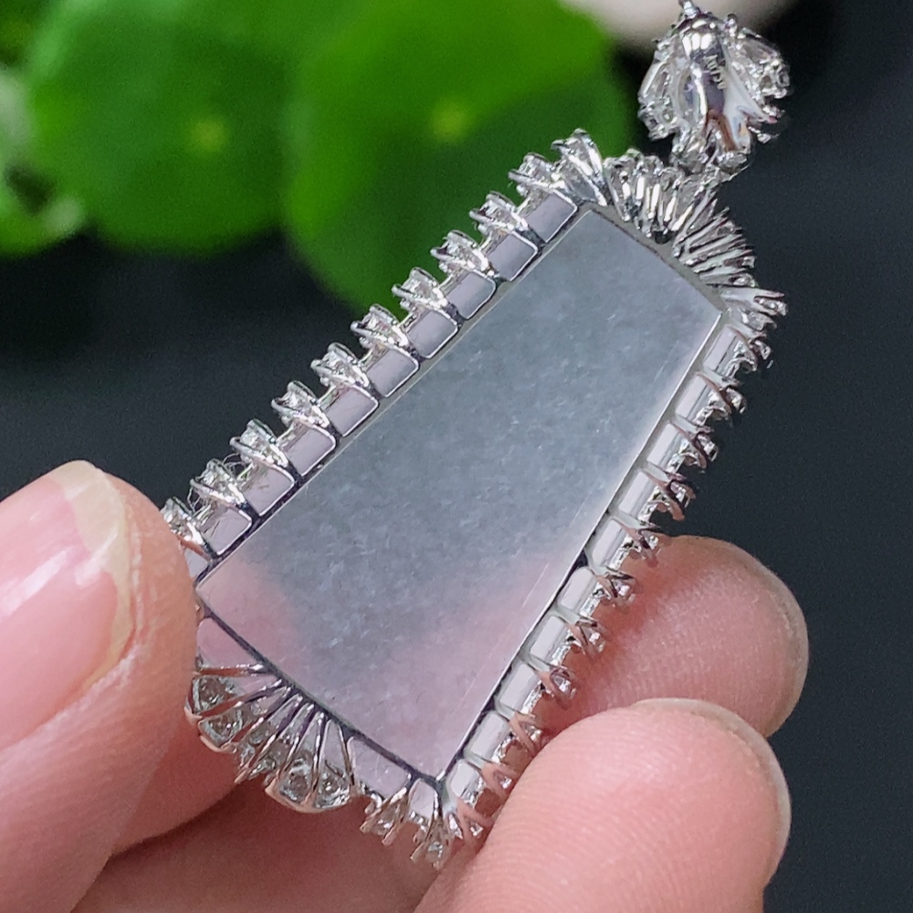 F24701702 Jadeite Plain Pendant with 18K Gold Setting Total Weight Approx. 8.31g