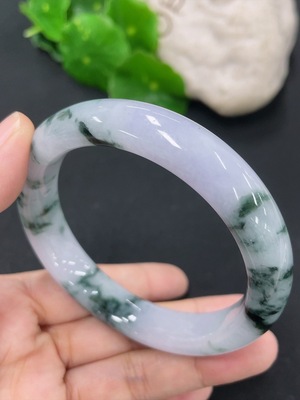 F46566872 翡翠正圈手镯   55.4圈口 货品总重约57.2克 含其他矿物成分