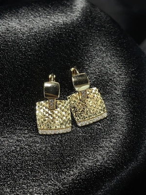 M46540252 18K金钻石耳饰 货品总重约3.58克  印记d0.078ct / d0.078ct