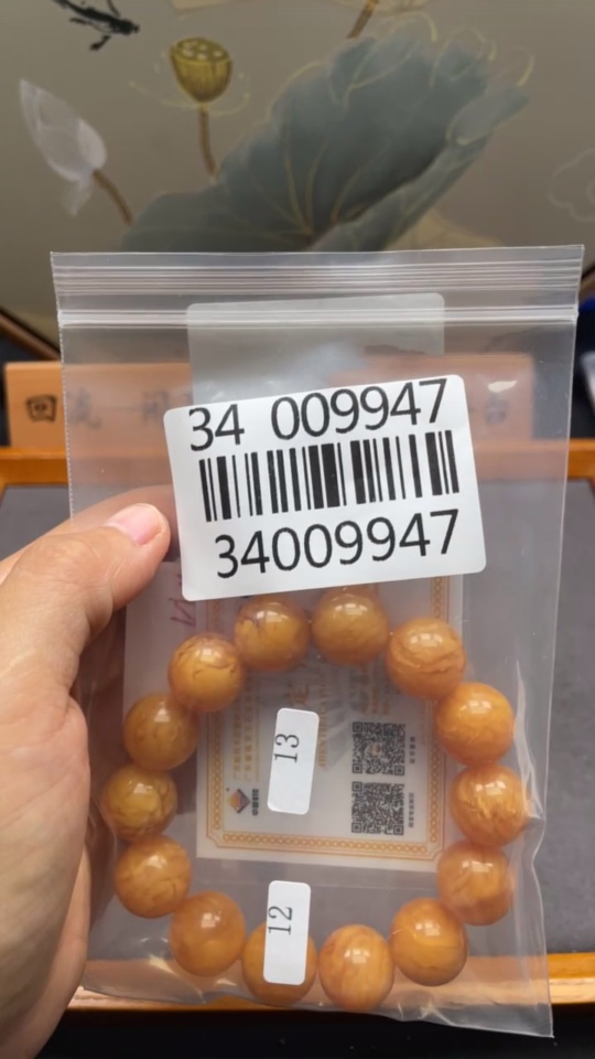 C34009947 Amber Beeswax Bracelet Total weight about 30.13g Size about 15.7mm Color origin undetermined