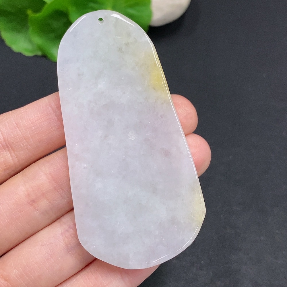 F31687890 Jadeite Guanyin Pendant