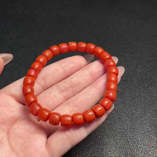 C34067629 South Red Agate Bracelet with Visible Organic Matter, Total Weight Approx. 22.41g, Size About 8.3mm