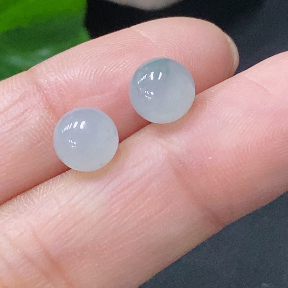 F35116405 Jadeite Earrings with 18k Gold, Total Weight Approximately 1.25g