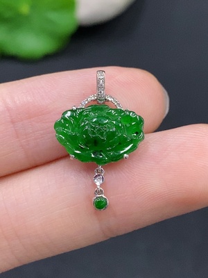 F29392683 Jadeite Inlaid Pendant 18K Gold Total Weight Approx. 1.3g
