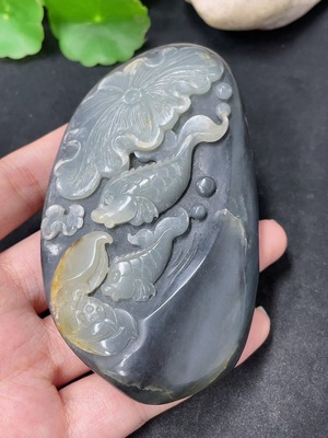 H46574186 和田玉手把件 年年有余  皮色成因未定  货品总重约195.1g