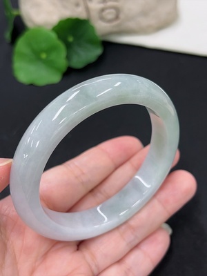 F41942030 翡翠正圈手镯 货品总重约58.9g 56.6圈口
