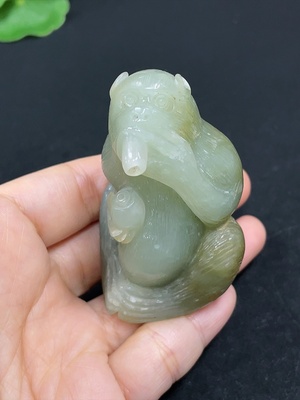 H46559384 和田玉摆件    灵猴香插   货品总重约102g