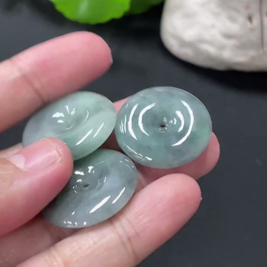 F33875320 Jadeite Peace Knot Pendant