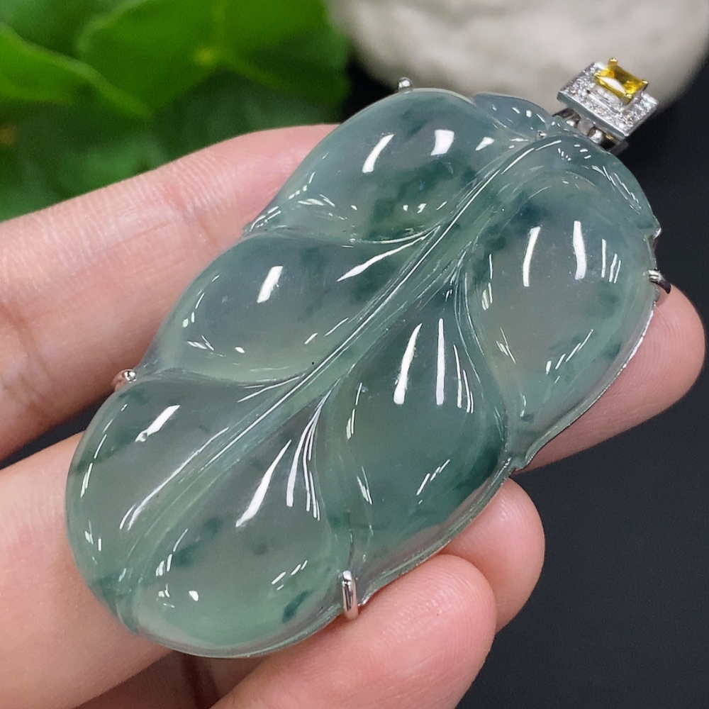 F34069778 Jadeite Leaf Inlay Pendant