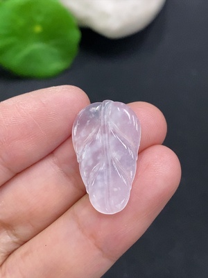 F33856965 Jadeite leaf inlay piece with a total weight of approximately 1.5 grams