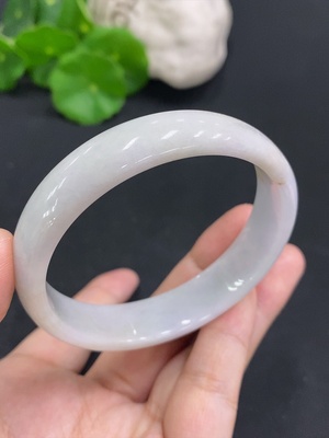 F31686026 翡翠正圈手镯 圈口56.5 货品总重约42.8克