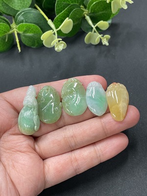 F10077538 Jadeite Pendants Sell as a Lot