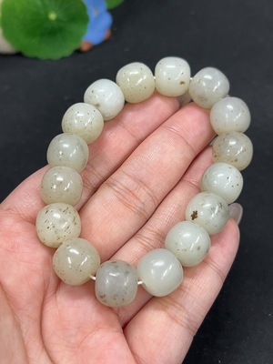 H41869122 和田玉手串 卡12.8mm左右 货品总重约56.3g