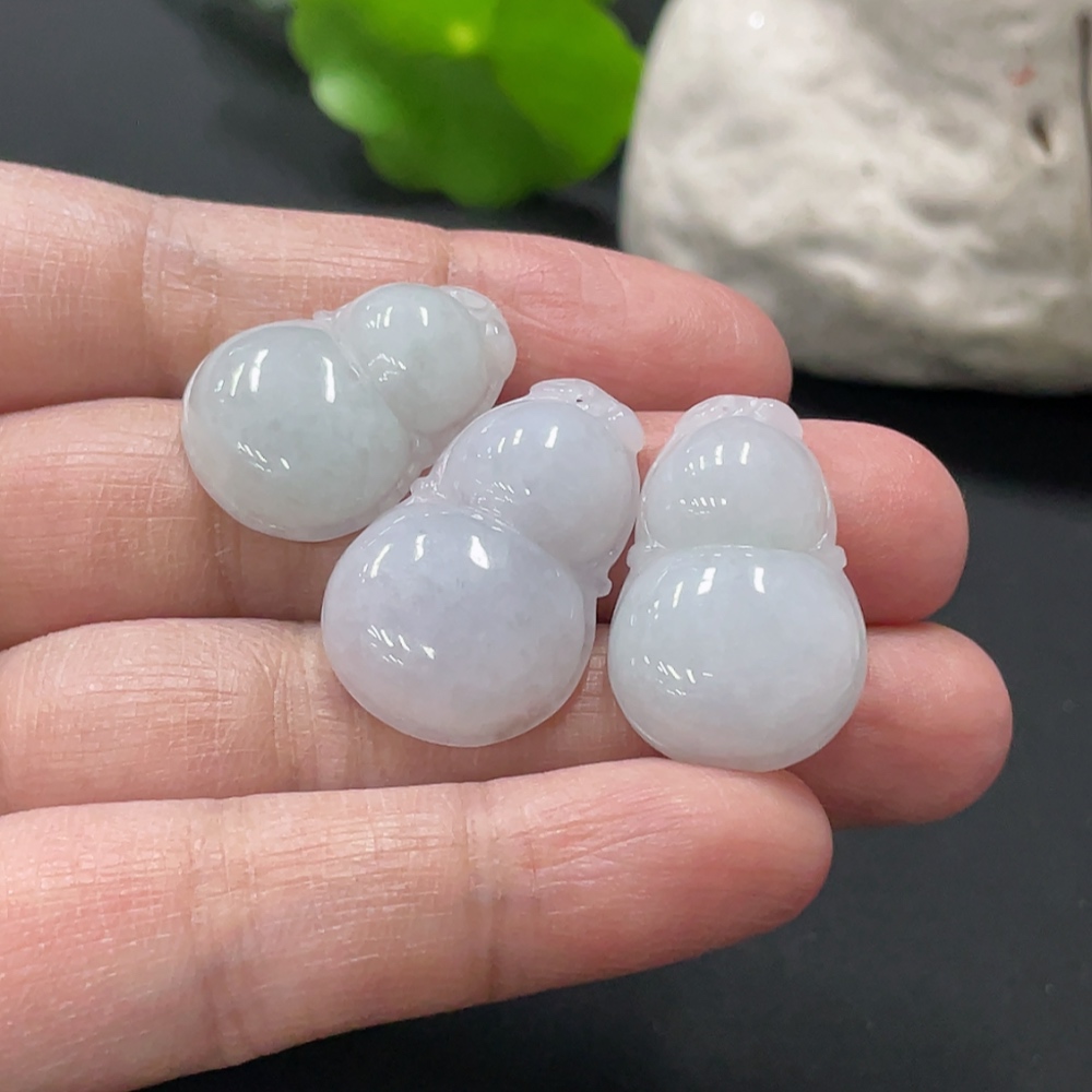 F34978338 Jadeite Gourd Pendant