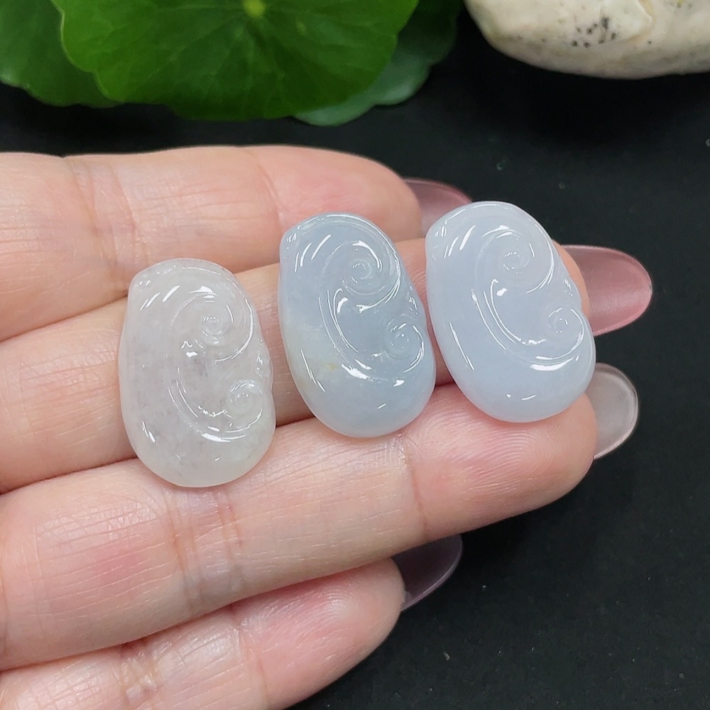 F34982632 Jadeite Ruyi Pendant Sell as a Lot