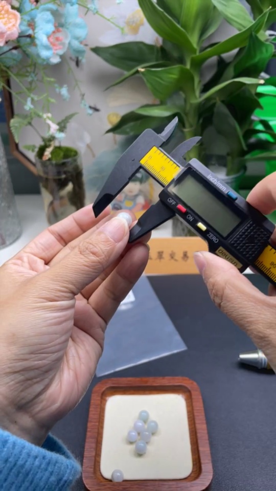 F35127449 Jadeite Beads Sell as a Lot