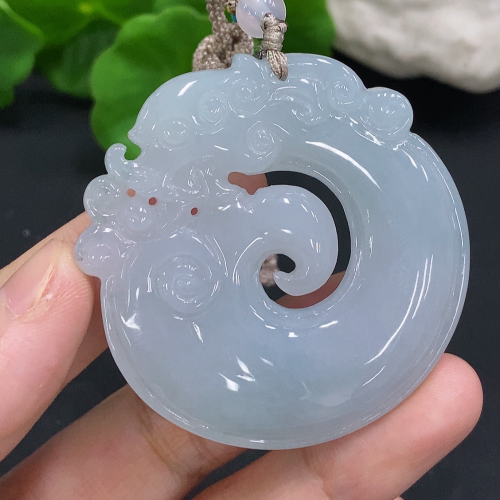 F31686127 Jadeitependant with a total weight of approximately 37.6g (accompanying beads non-A)