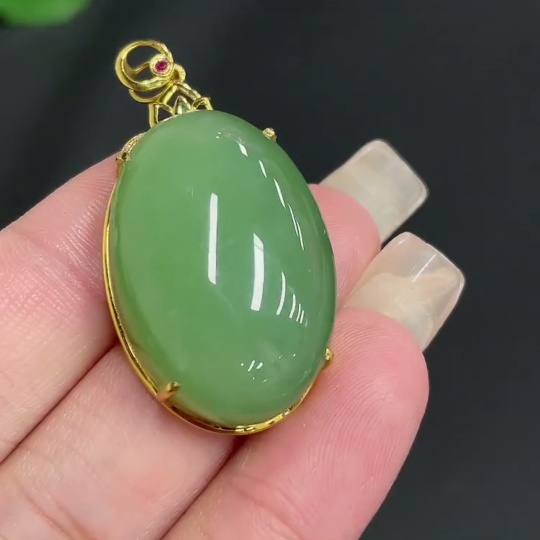 H23608744 Hetian Jade Cabochon Pendant with 18K Gold Setting, Total Weight Approx. 11.6g