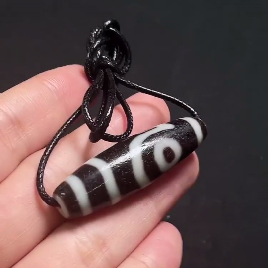 W32764439 Dzi bead pendant, total weight including cord approximately 12.94g, size about 47.2mm