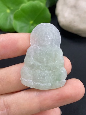 F44296274 翡翠挂件 观音 毛货 货品总重约5.8g
