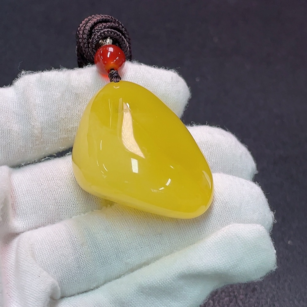 C34990303 Amber Beeswax Pendant Total Weight Approx. 17.23g with Rope