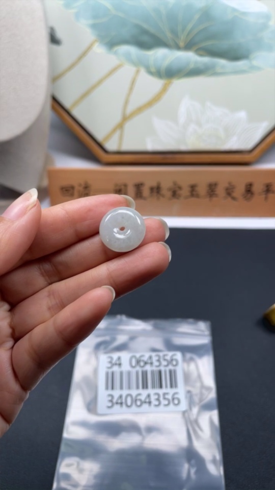 F34064356 Jadeite Peace Knot Pendant with a total weight of approximately 3 grams