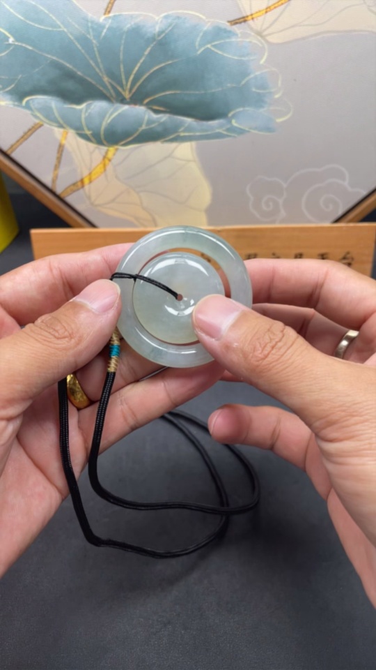 F21421982 Jadeite Pendant with Mother-and-Child Clasp, Total Weight Approx. 52g