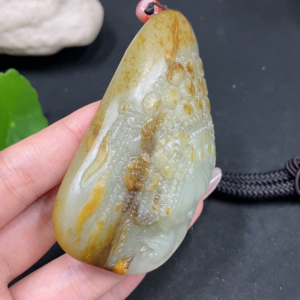 H30492276 Hetian Jade Handheld Piece - Huadan - Undetermined Skin Color Origin - Total Weight (Including String): 114.2g
